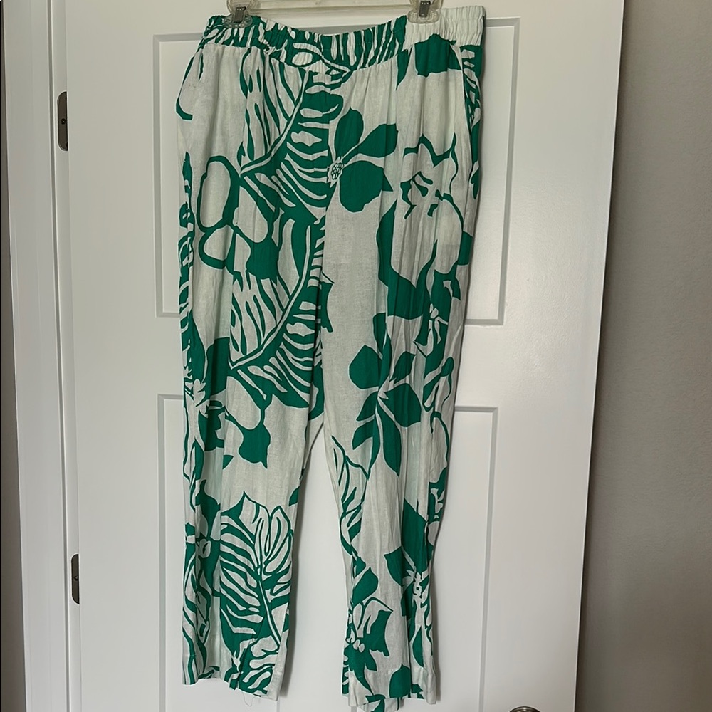 Panama Jack Green and White Cropped Tropical Pants